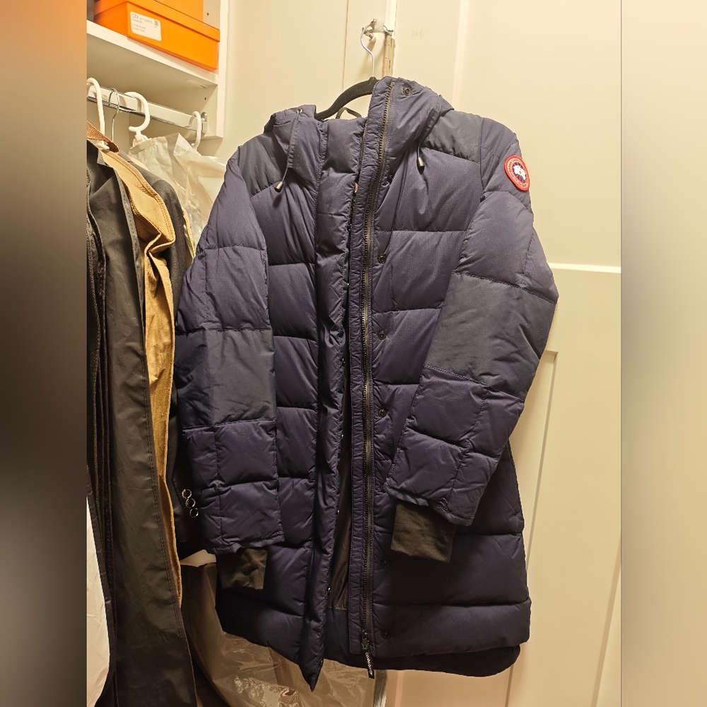 Canada Goose Women's Dark Blue Puffer Jacket - Picture 9 of 10